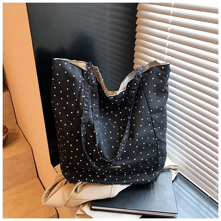 ins Korean-style laid-back single-shoulder bag, casual large-capacity black and white checkered tote bag, student commuting backpack for classes undefined