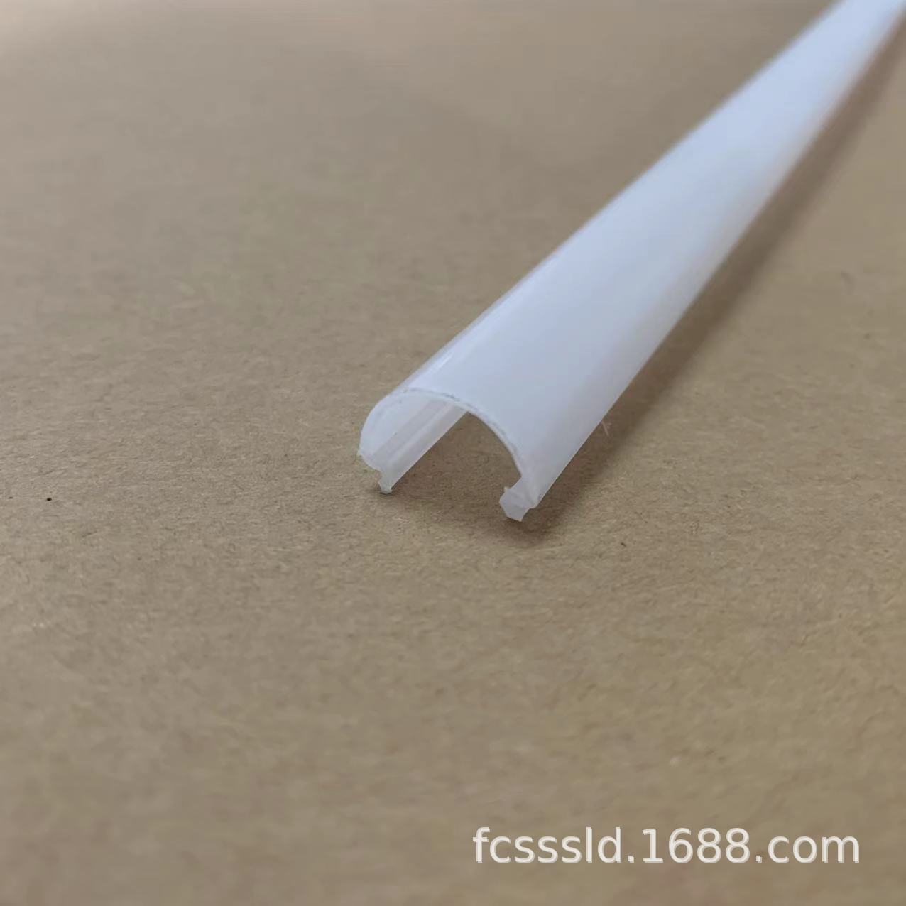 专业生产 灯饰条 PC条 亚克力透明挤出灯罩条