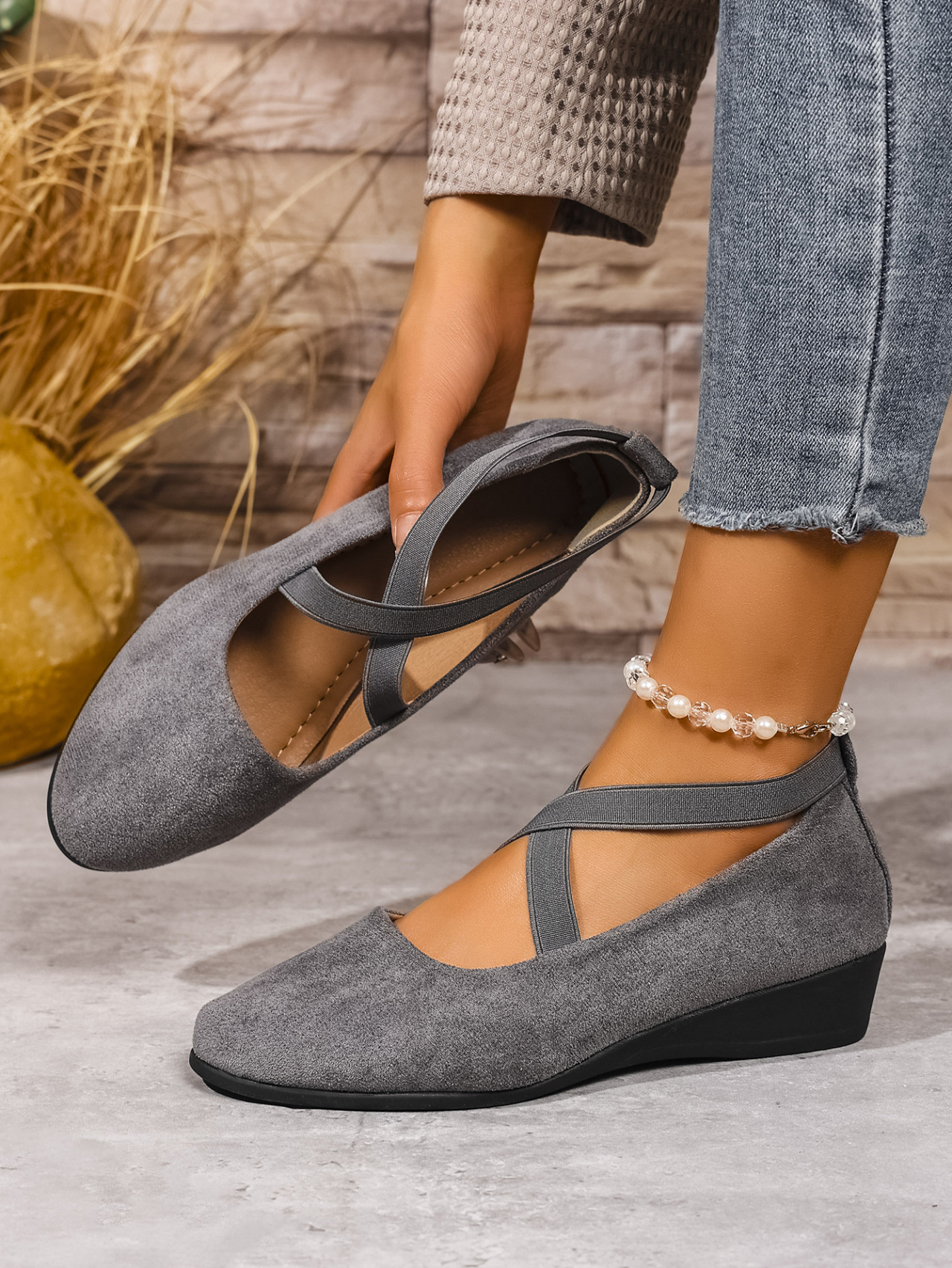 Chaussures compensées en daim pour femme avec bande élastique_voghion.com