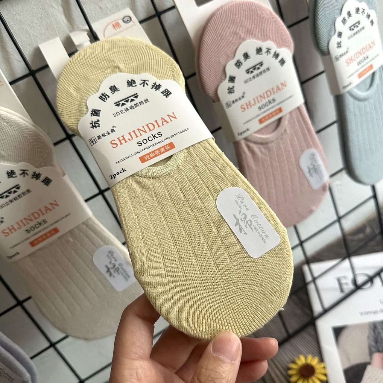 Calcetines de barco de estilo delgado de verano al por mayor Calcetines de boca baja para mujer Calcetines de mujer de color caramelo de primavera y verano Calcetines invisibles de algodón