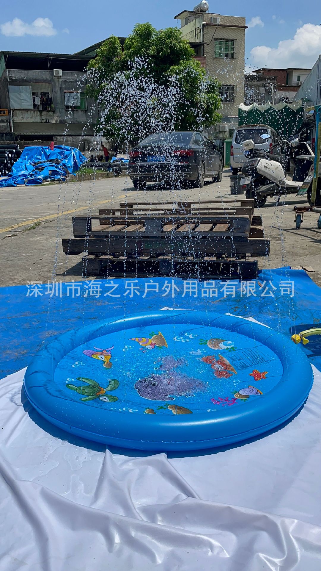 Fábrica en stock PVC infláble sprinkler cojín para niños sprinkler mascotas letras delfin infláble conveniente patio al aire libre