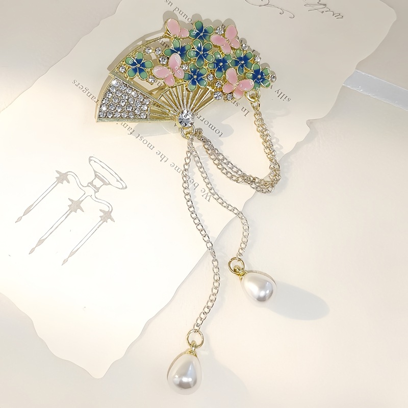 Chinese-Style Folding Fan Enamel Brooch with Rhinestones and Tassels, Vintage Qipao Coat Pin, Pearl Pendant, Butterfly Brooch Accessory