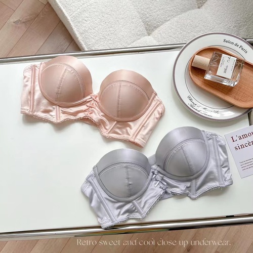 Girls' small breasts are pushed up to show their size, deep V silk satin underwear, women's secondary breast reduction, anti-sagging, no rims, half-cup bra