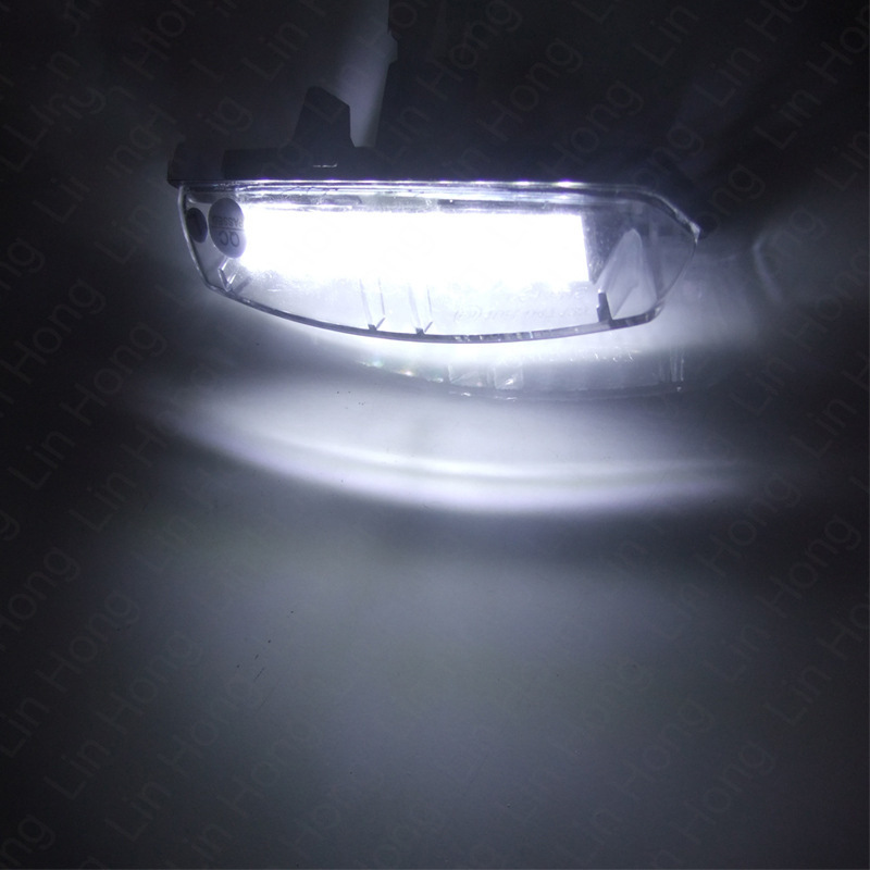 Suitable for Toyota license plate light Camry Camry Prius Lexus IS RX LS LED license plate light