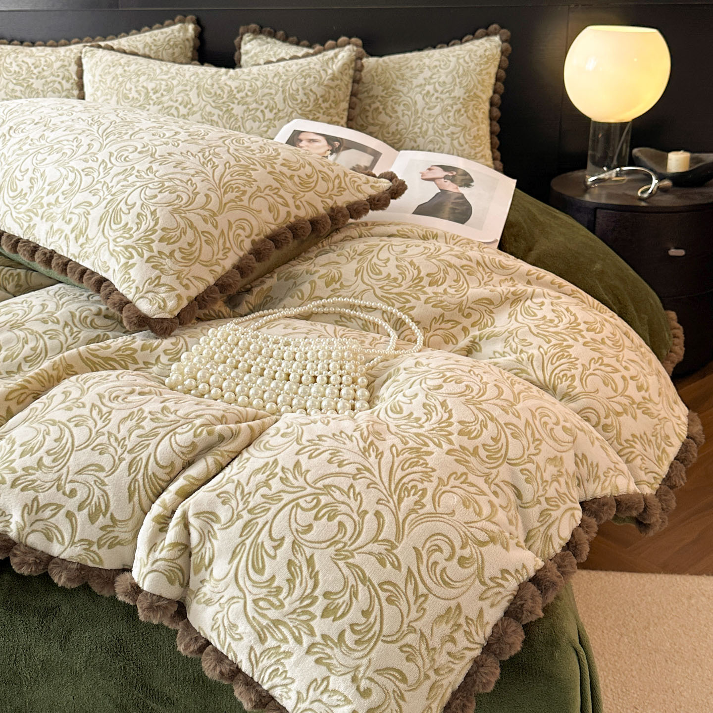 Bola de conejo francés tallado flores de leche de seda cama de cuatro piezas de invierno coral edredón sábanas de cama de tres piezas cálidas