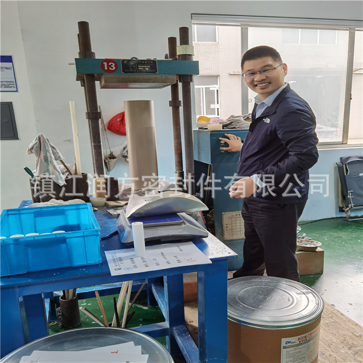 厂家供应PEEK棒 加玻纤PEEK棒材 聚醚醚酮 PEEK管塑料棒 