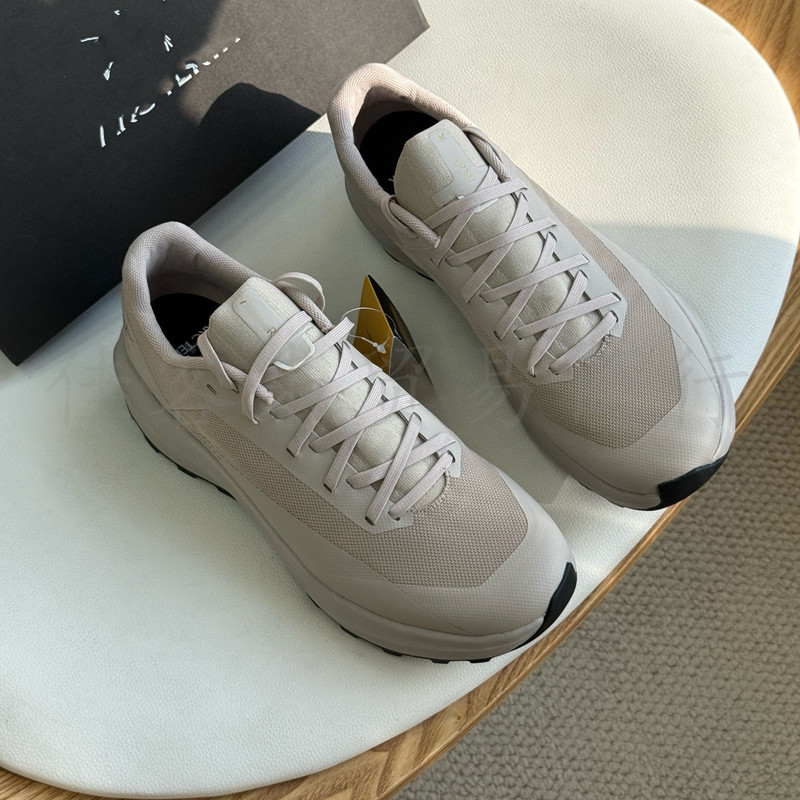 高品質の春と夏のカップル屋外通気性ランニングシューズ登山とロッククライミングスポーツシューズ滑り止めオフロードトラベルシューズ|undefined