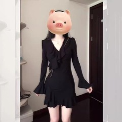 法式茶歇赫本小黑裙秋冬新款纯欲甜辣V领连衣裙荷叶边短裙长袖女