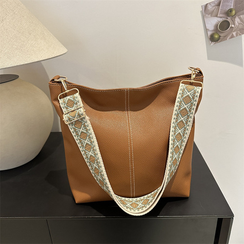 2024 New Women's Bag Internet Celebrity Light Luxury Original Single Shoulder Non-colliding Wide Shoulder Strap Crossbody Bag Work Bucket Bag