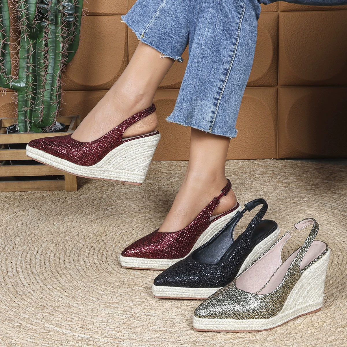 Наклон с толстой подошвой на высоком каблуке с заостренным наконечным наконечник женской обуви