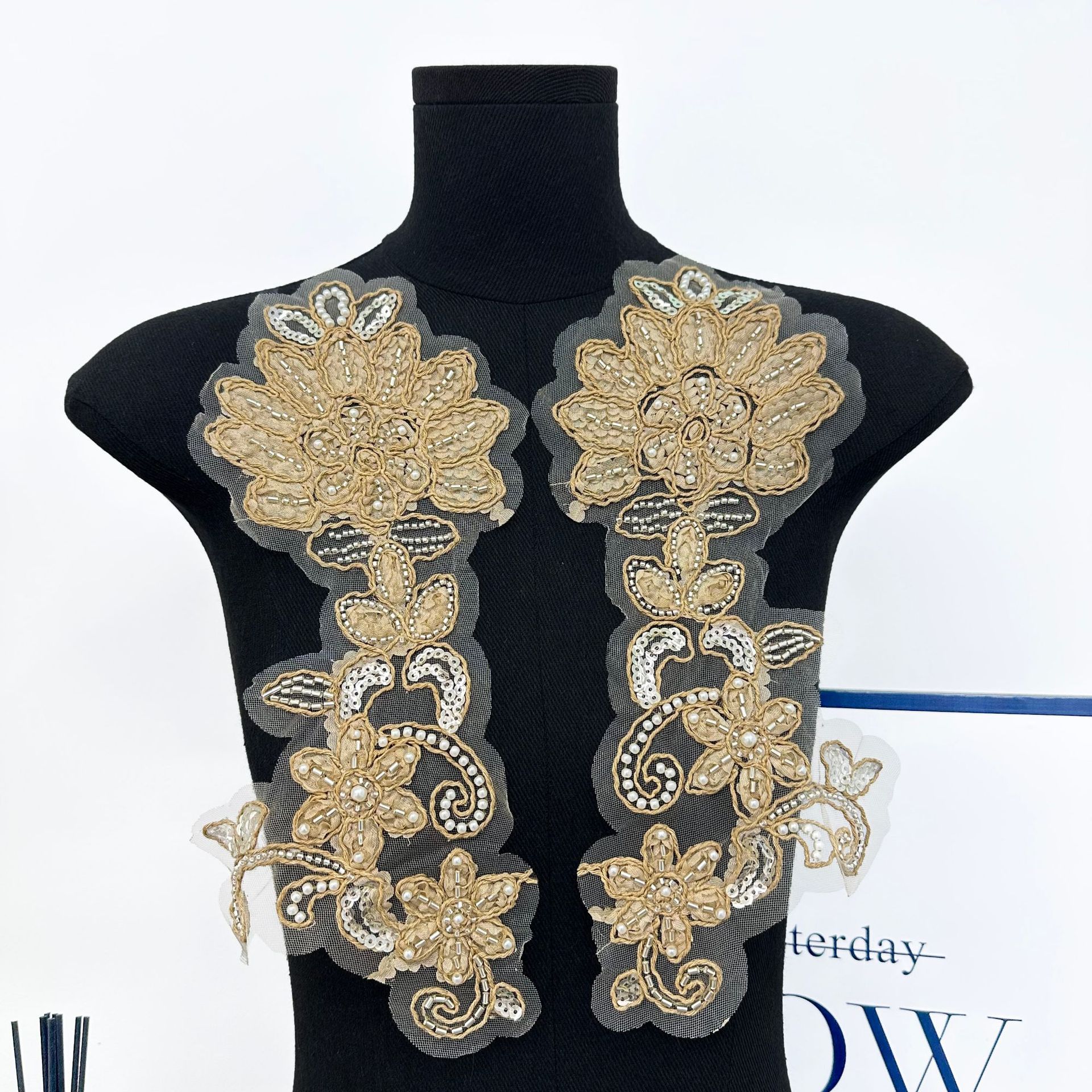 Vestido de boda cheongsam accesorios de decoración hechos a mano perlas flor parches de ropa de alta gama accesorios DIY 2026 nuevos al por mayor