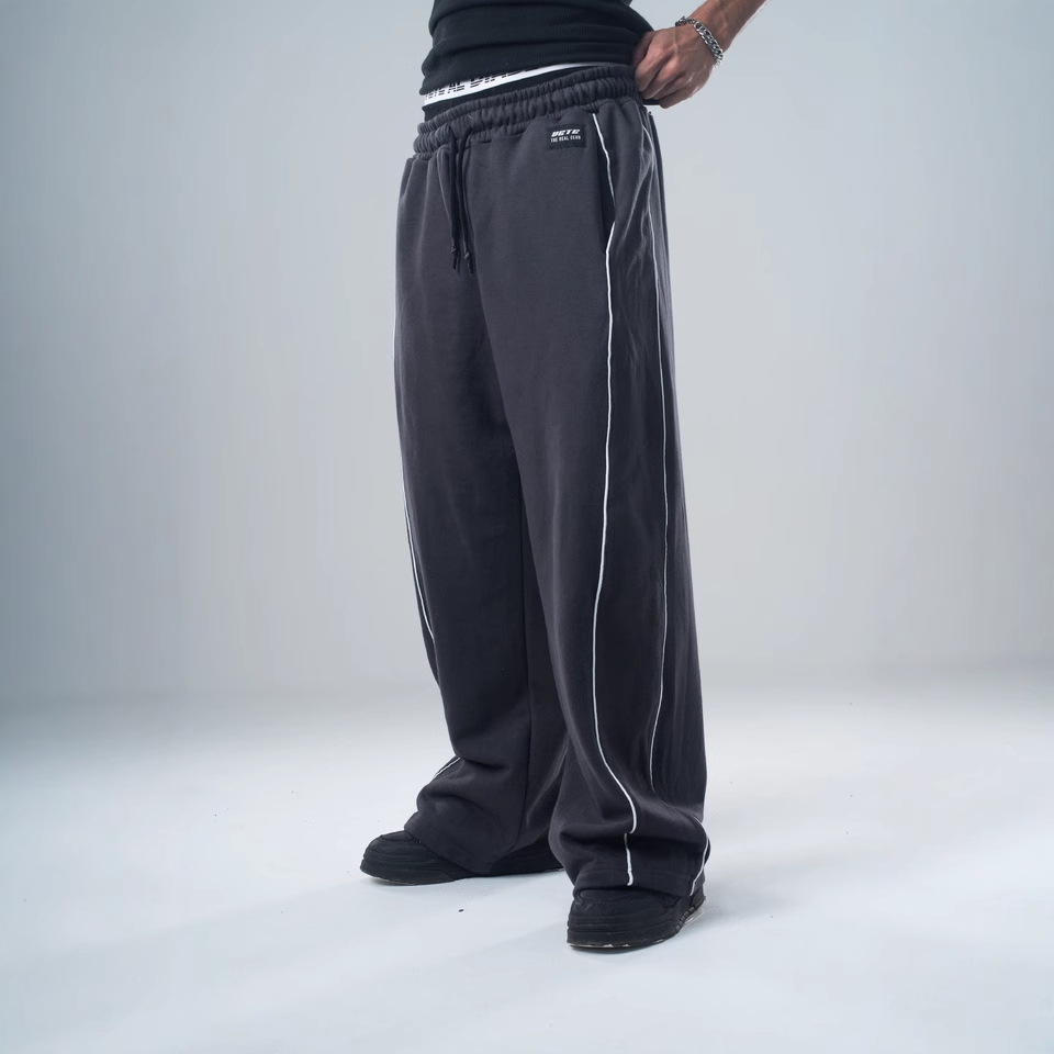 Pantalones deportivos casuales versátiles de pierna recta para otoño e invierno 2025, pantalones holgados retro de moda con costuras laterales de patchwork para hombre.