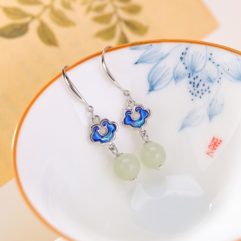 Bông tai bạc S925 đá ngọc bích tự nhiên họa tiết mây lành phong cách tân cổ điển — Một đôi
