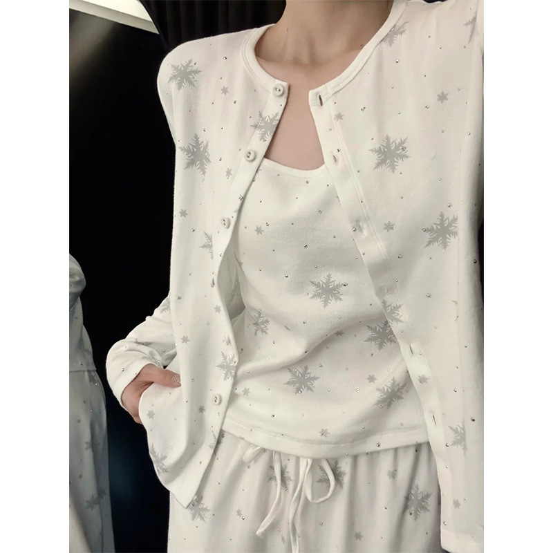 2026 New Light Luxury Snowflake Strap Padded Cotton Pajamas for Women, Spring Home Wear Long Sleeve Three-Piece Set 2026 New Light Luxury Snowflake Strap Padded Cotton Pajamas for Women, Spring Home Wear Long Sleeve Three-Piece Set