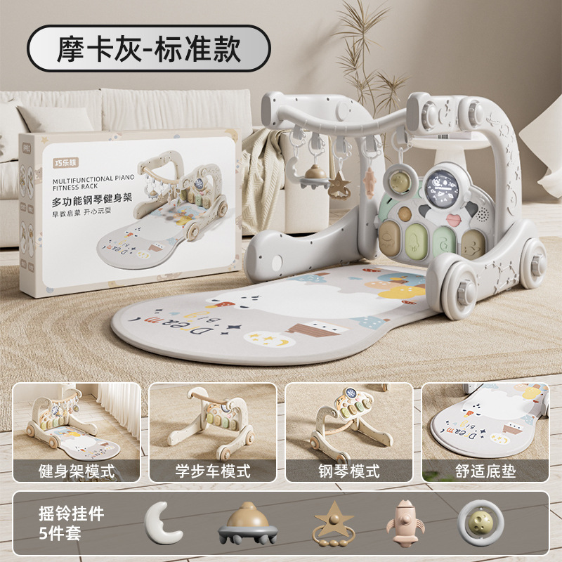 巧楽熊の赤ちゃんはピアノのフィットネスのフレームに足を踏み入れて歩いて3ヶ月6年の益智を学びます。