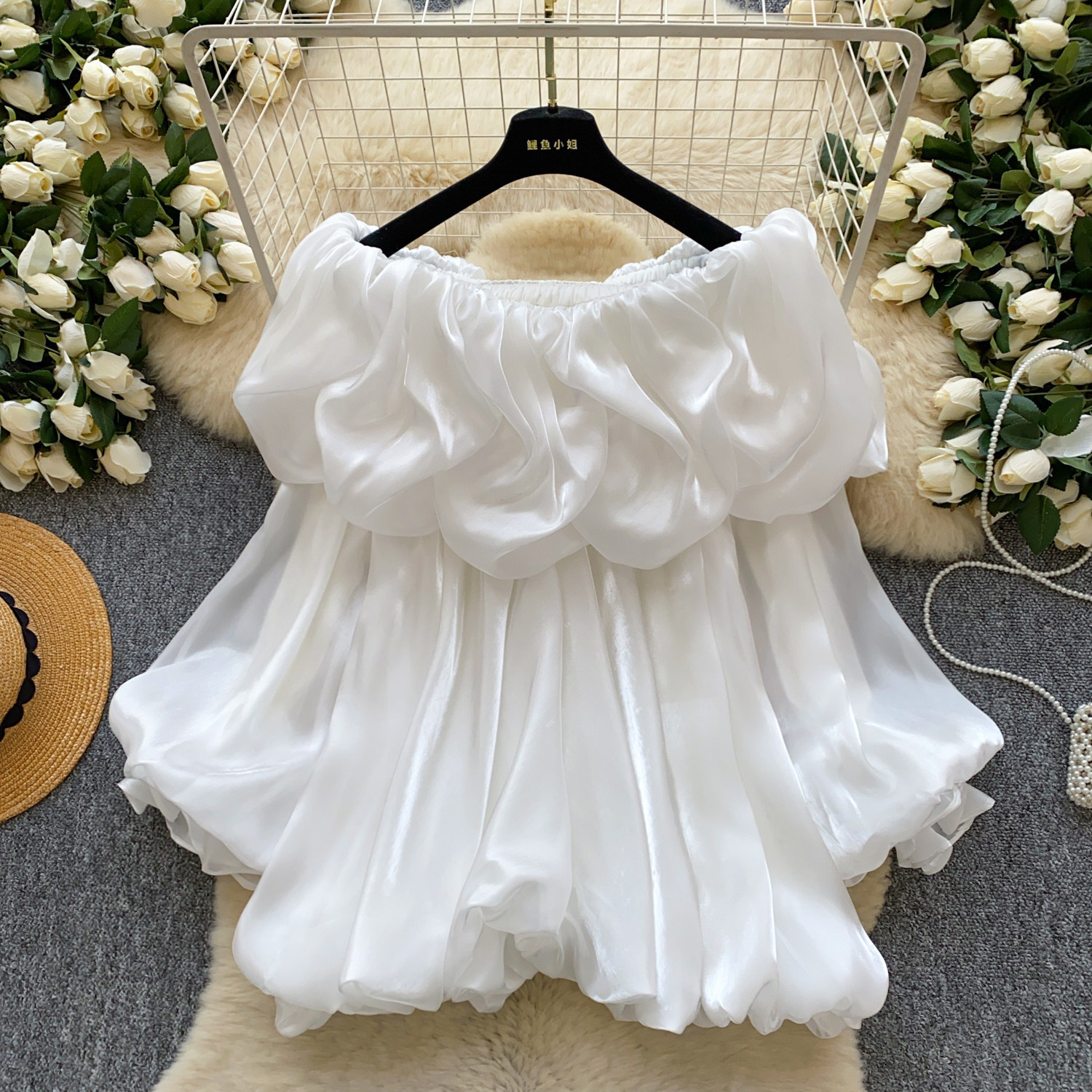 Camicetta da donna in stile coreano con spalle scoperte, volant e maniche a lanterna, colore rosa. Elegante, alla moda e versatile, perfetta per la nuova primavera._voghion.com