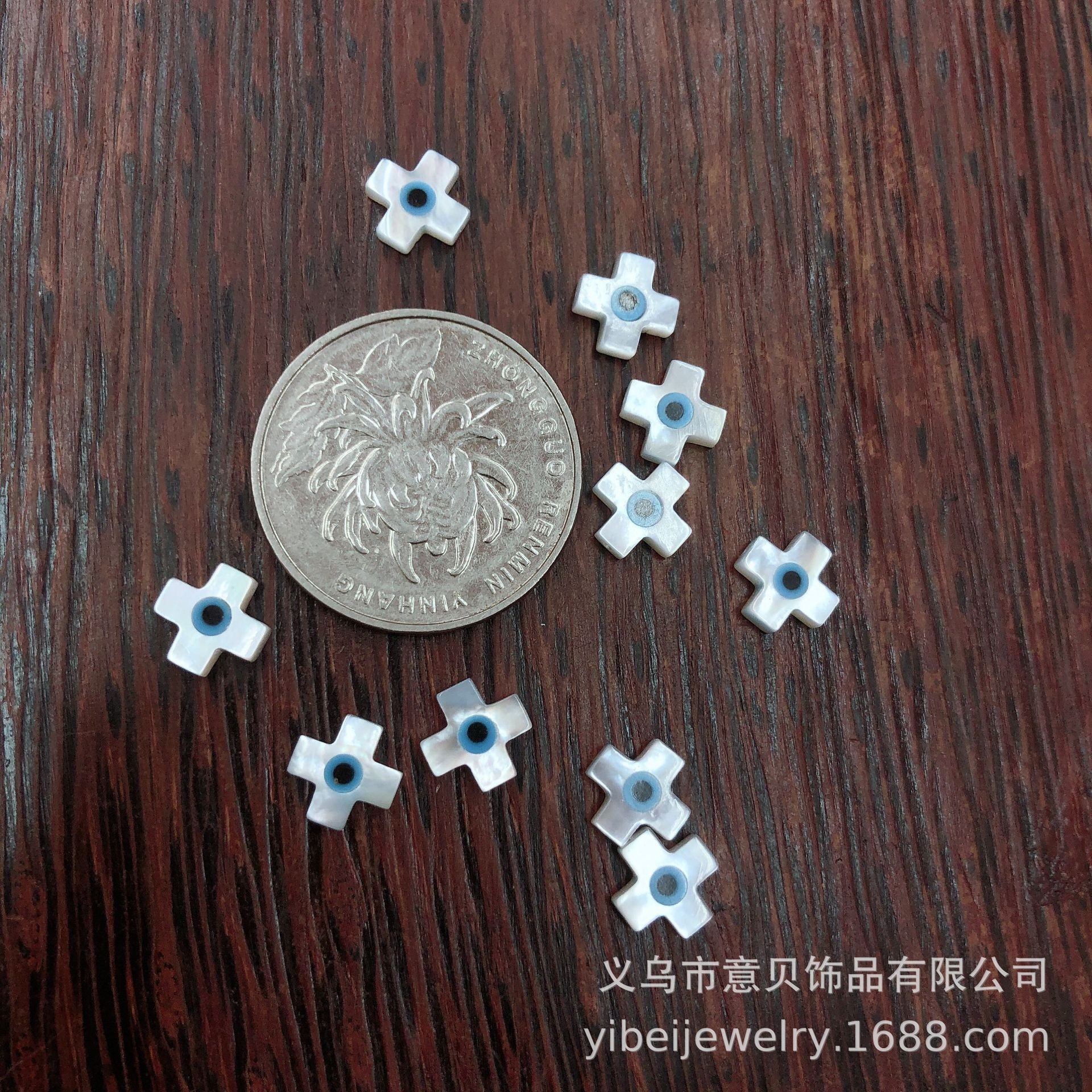 镶嵌眼睛-十字架