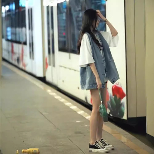 Korean-style loose-fitting versatile vest for women, autumn/winter 2025, thin denim waistcoat, mid-length casual fashion