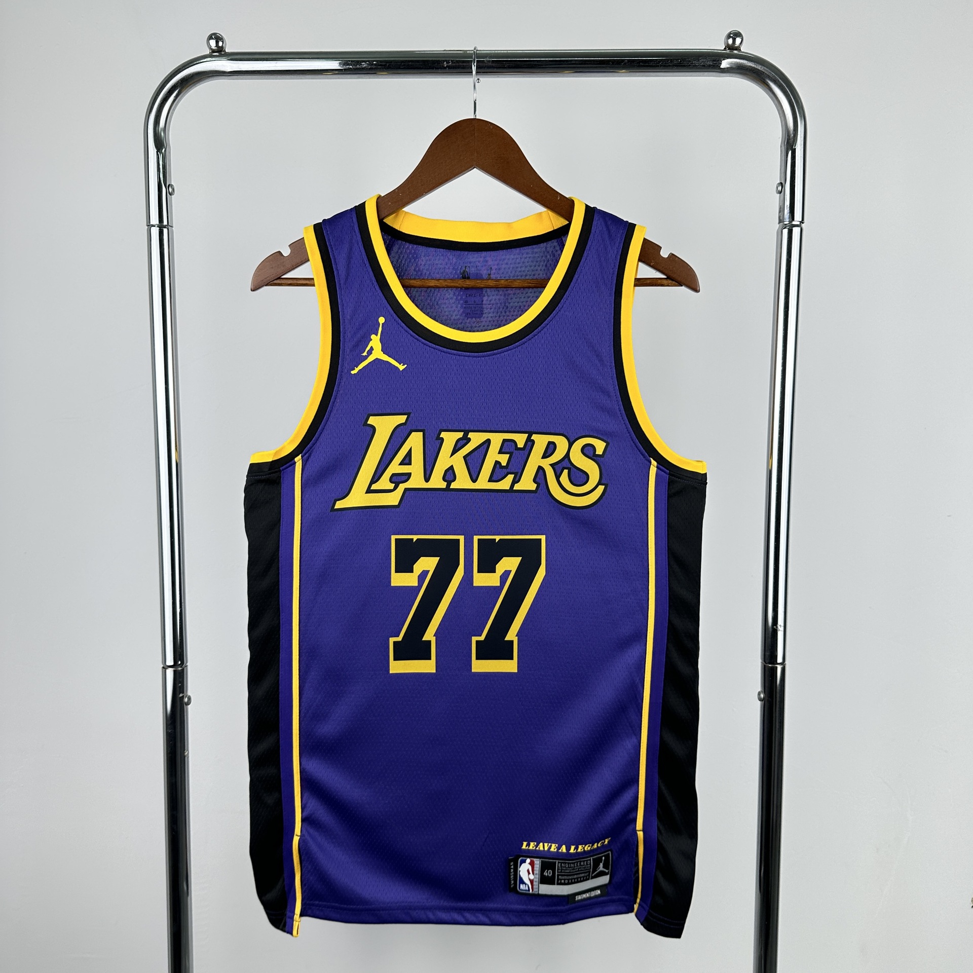 NBAユニフォームバスケットボールのレーカーズ77号東チッチ23号