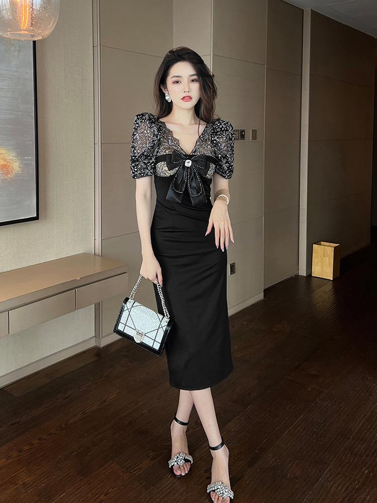 Đầm ôm body nữ phong cách trưởng thành, tay ngắn, cổ tròn, eo ren kết nơ, phối ren cut-out, ôm hông — màu đen