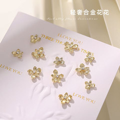 贅沢なネイルアクセサリーins風にクローブの花の立体爪装飾ネット赤起爆美甲ドリル卸売り