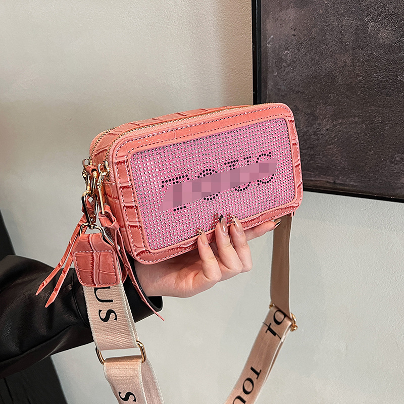 Bolso bandolera transfronterizo para mujer 2024 nuevo estilo de alta gama exquisito bolso cuadrado pequeño estampado de moda moda cinturón de color bolsa de cámara