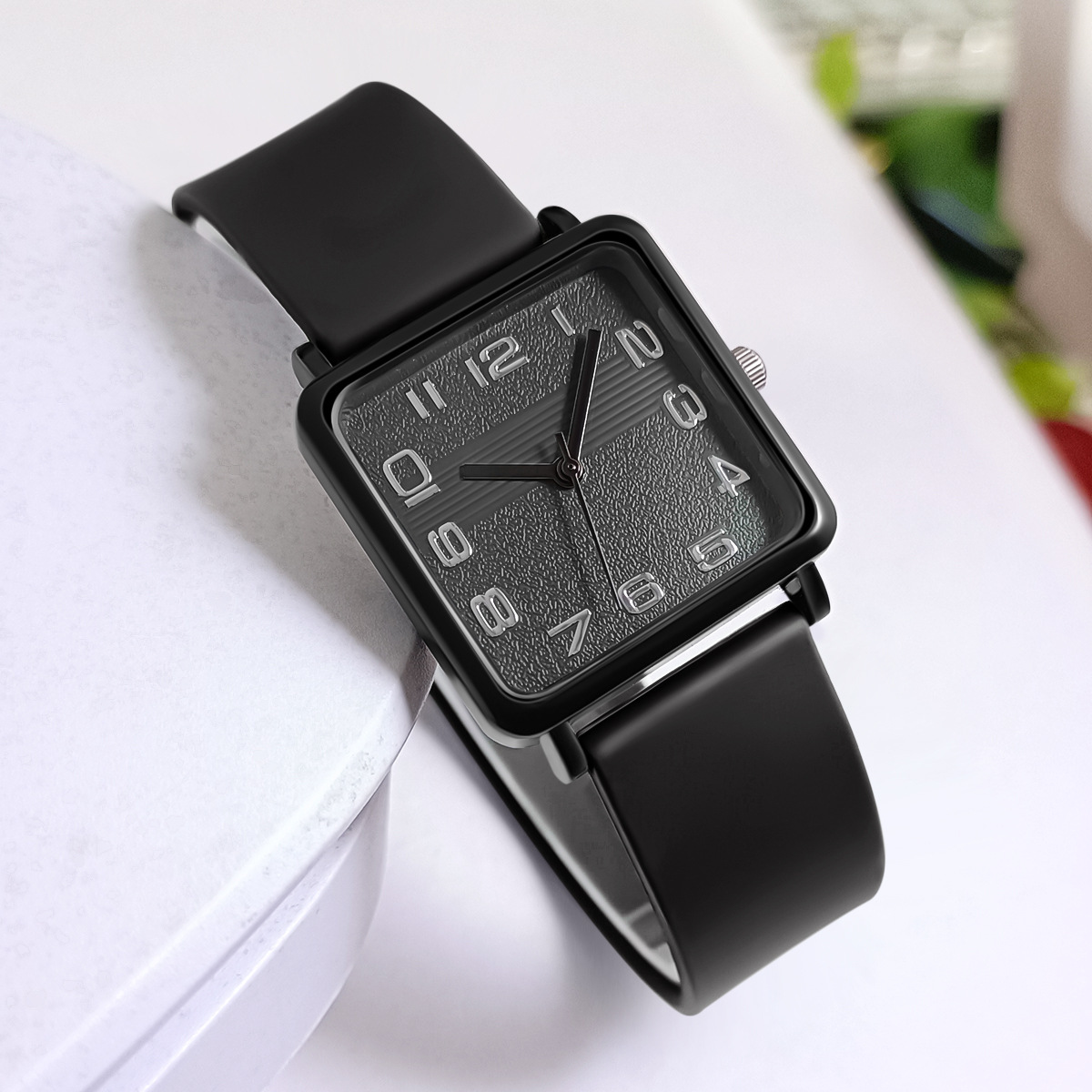 New fashion casual ladies quartz watch silicone tape digital scale square case pointer wrist watch