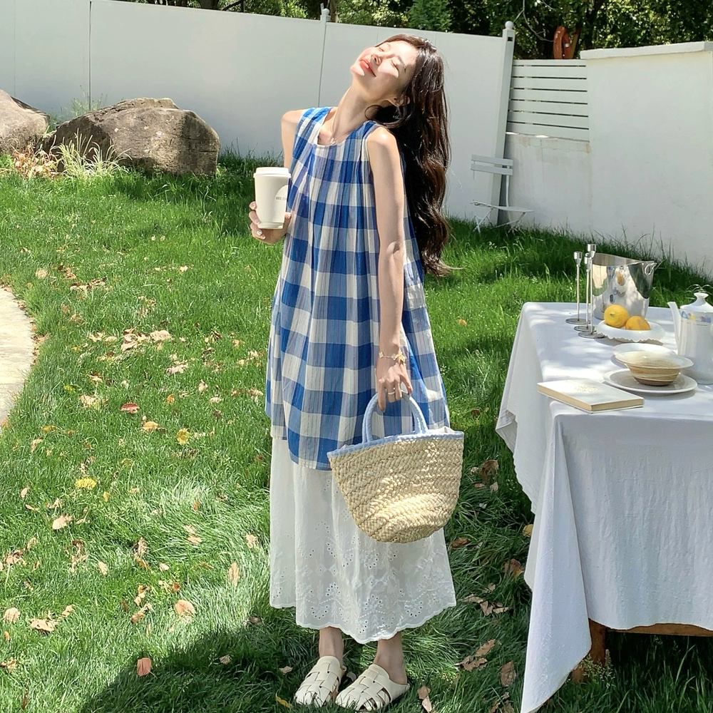 Летнее платье-костюм 2025 года, женское, свободного кроя, без рукавов, в клетку, средней длины, белый, утягивающий силуэт, комплект из двух предметов