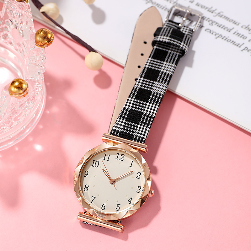 Popular 2021 New Glow Personalized Plaid Strap Quartz Watch Women's Edition_voghion.com