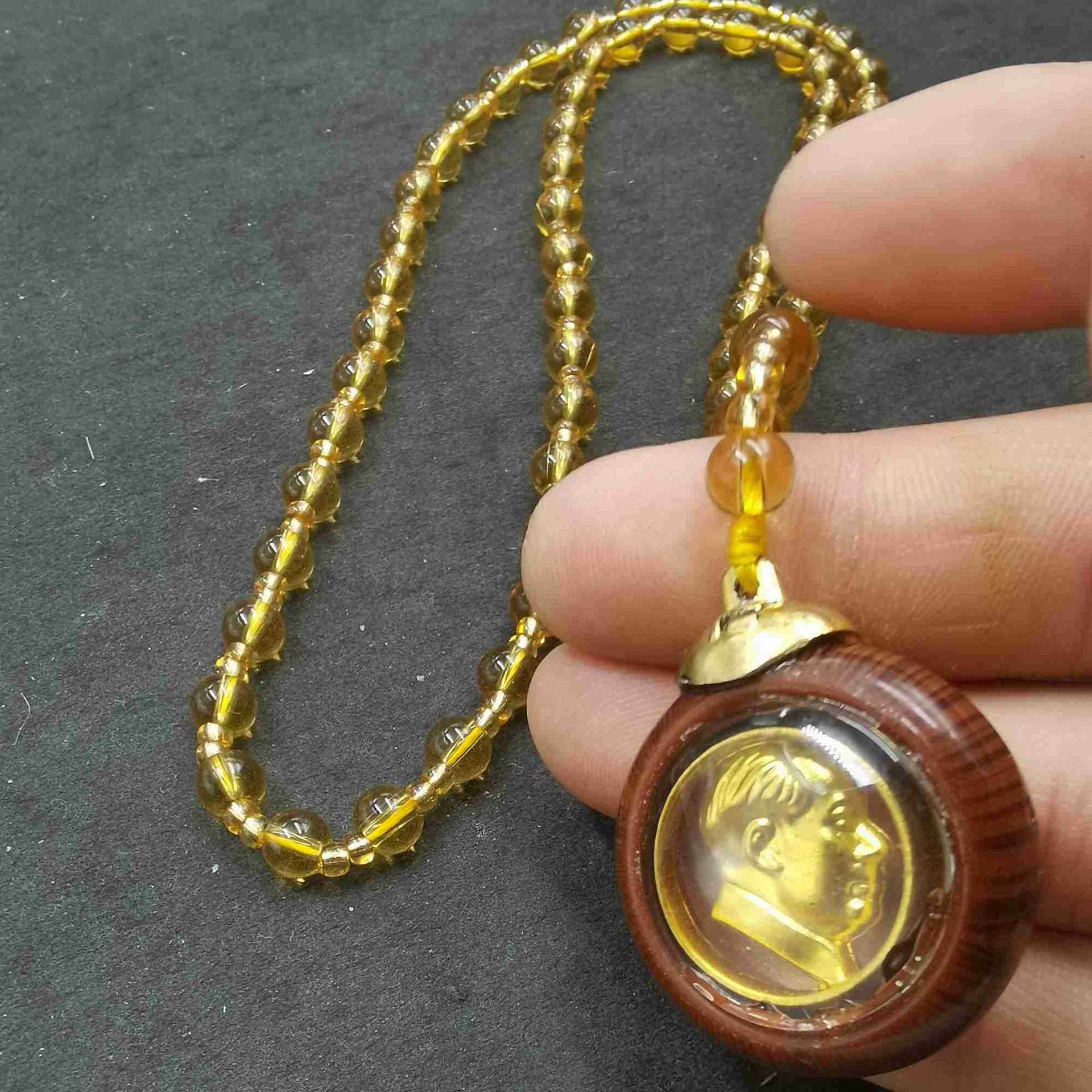 Long pendant for elderly