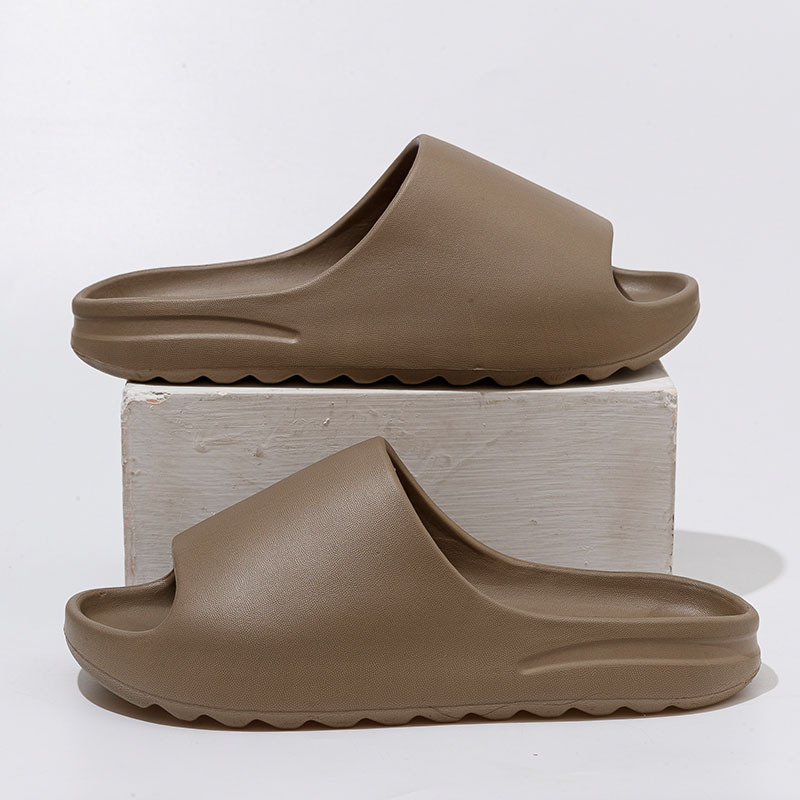 Pantuflas EVA populares transfronterizas con sensación de pisar nubes, sandalias Yeezy de verano para mujer con suela gruesa para exteriores, venta al por mayor de comercio exterior para hombre.
