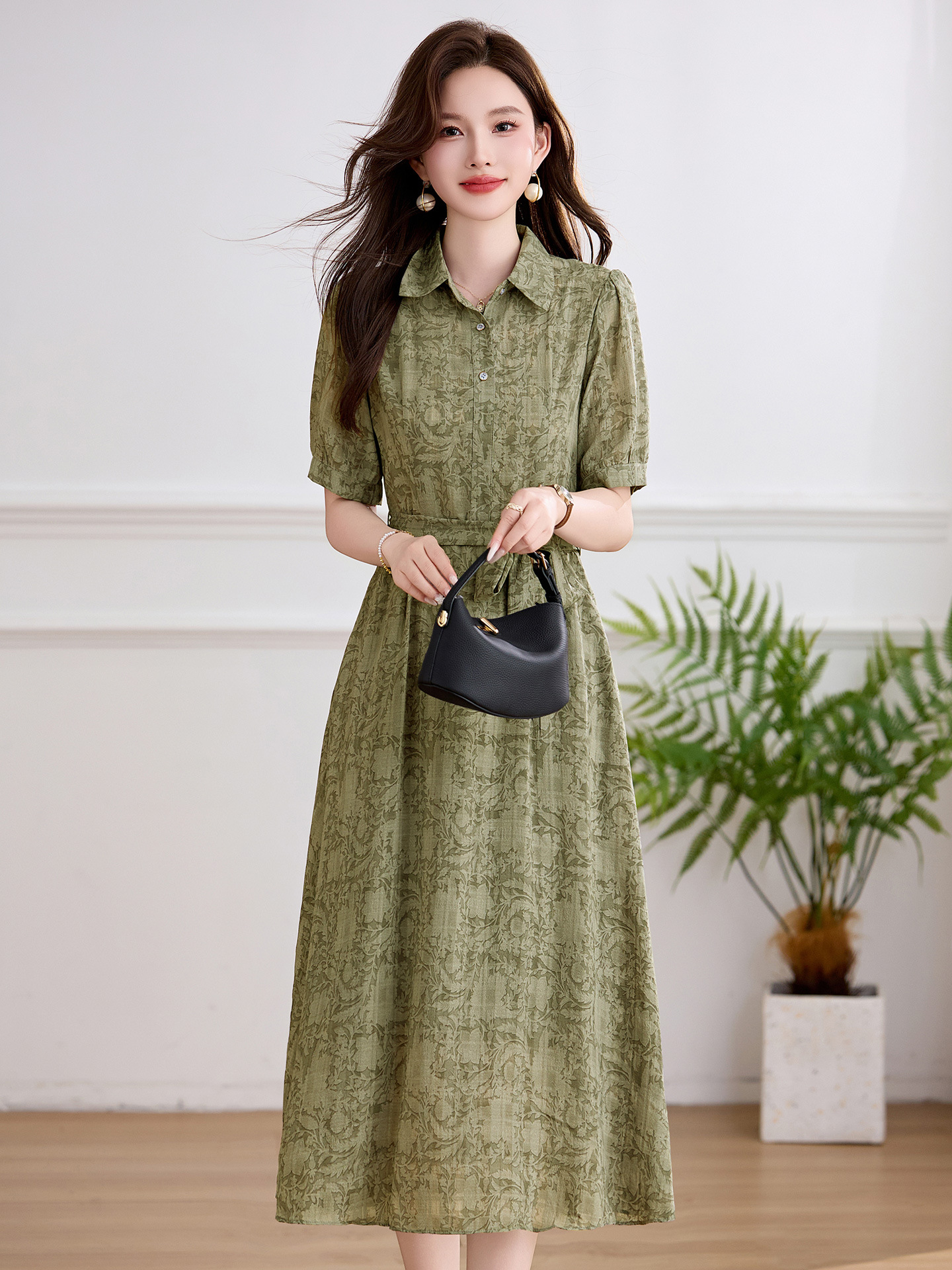 Đầm suông midi cổ bẻ họa tiết hoa nhí thiết kế dây buộc eo — xanh lá cây, màu xám