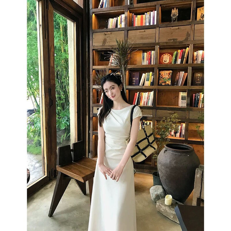 赫本风气质简约收腰褶皱连衣裙女春秋韩系小个子法式斜肩沙滩长裙|undefined