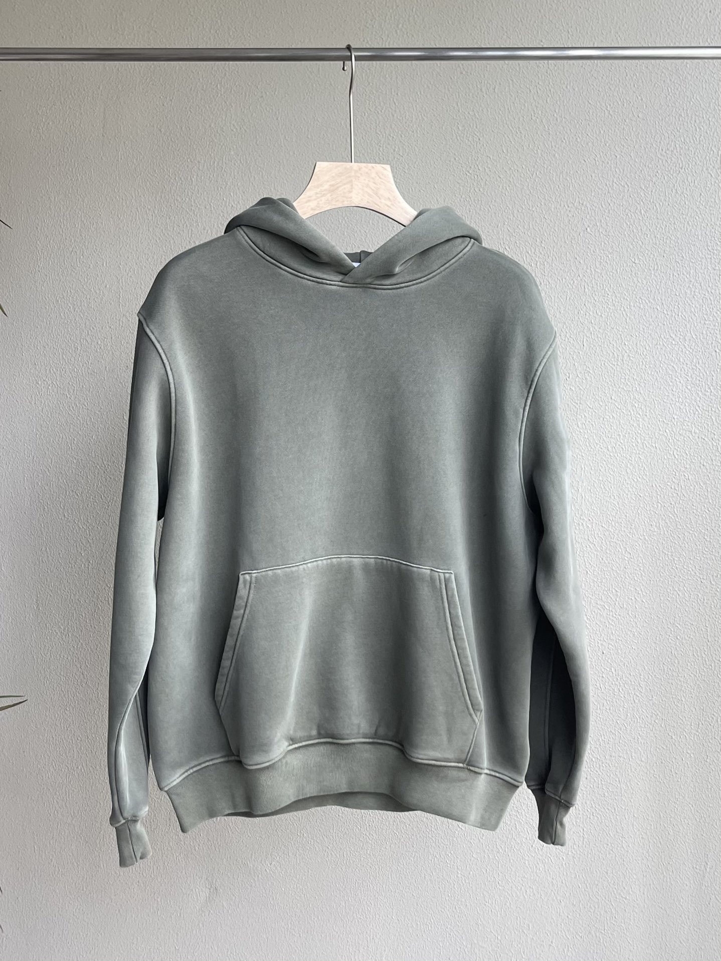 Suéter con capuchona de lana 23SS en otoño e invierno con camisa con capuchona