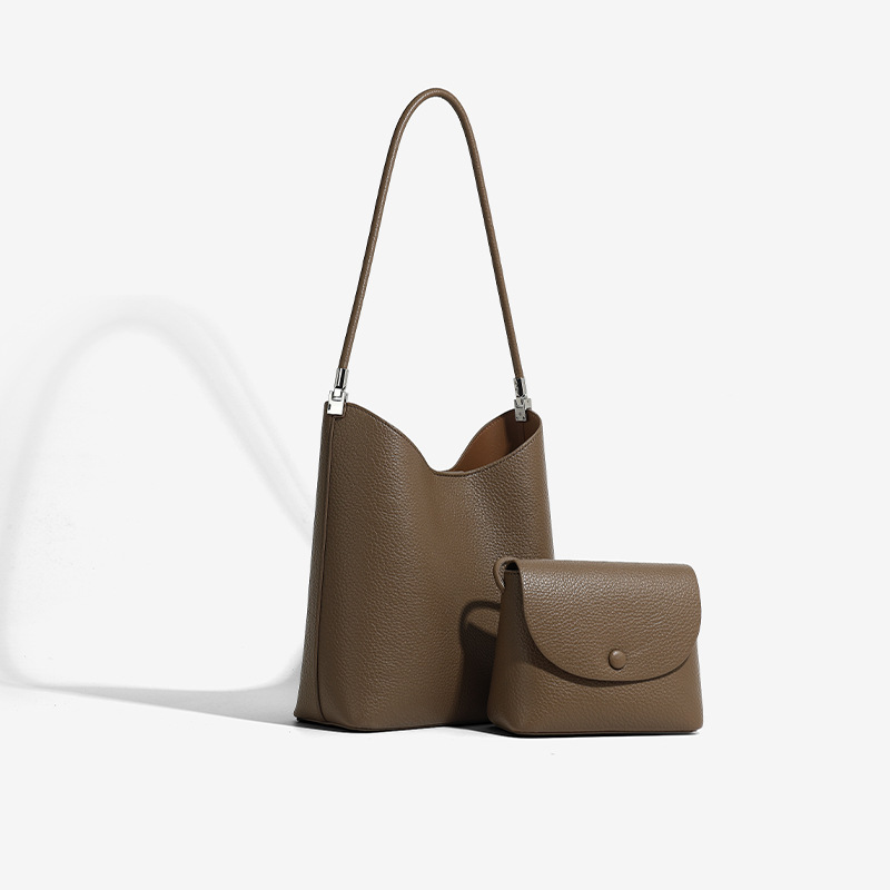 Factory Direct Sale Simple Cowhide Retro Bucket Bag for Women 2025 New Trendy Large Capacity Single Shoulder Underarm Bag