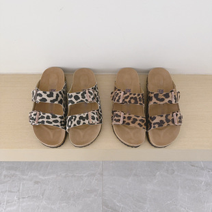 �羳��Ƥ2026���϶��ܛ���Ь�⴩����һ��ܛ��ɳ����ЬŮ�����b�