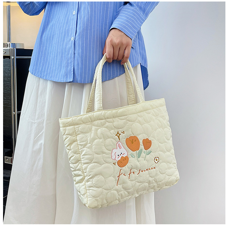 2023 Borsa da donna nuova Borsa a mano con coniglio tulipano ricamato Borsa da ascella per pendolari per ragazza carina cartone animato di grande capacità_voghion.com