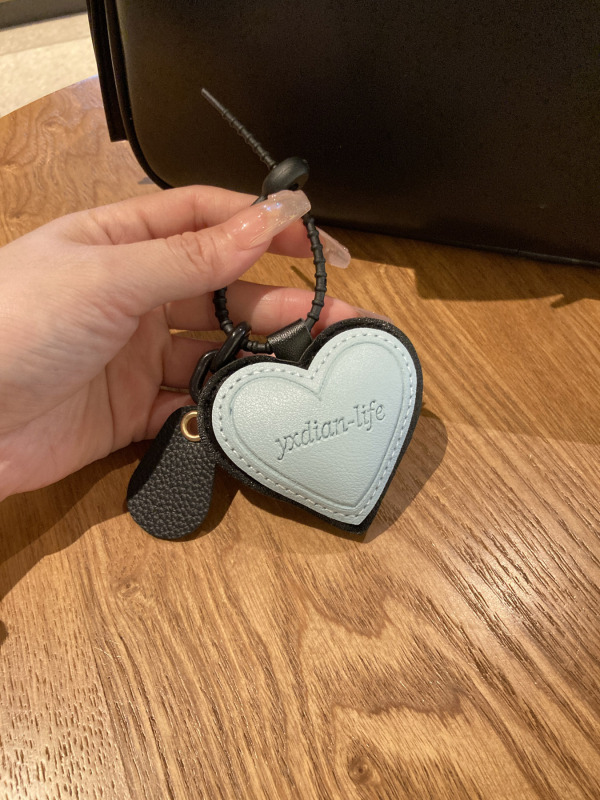 ニッチ miu ヘルメットクマペンダント甘くてクールなレザー愛編組ロープクリエイティブキーホルダー人形バッグペンダント|undefined