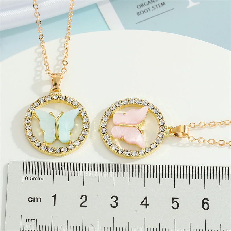 New Butterfly Hollow Diamond Round Pendent Necklace Wholesale Nihaojewelry display picture 1