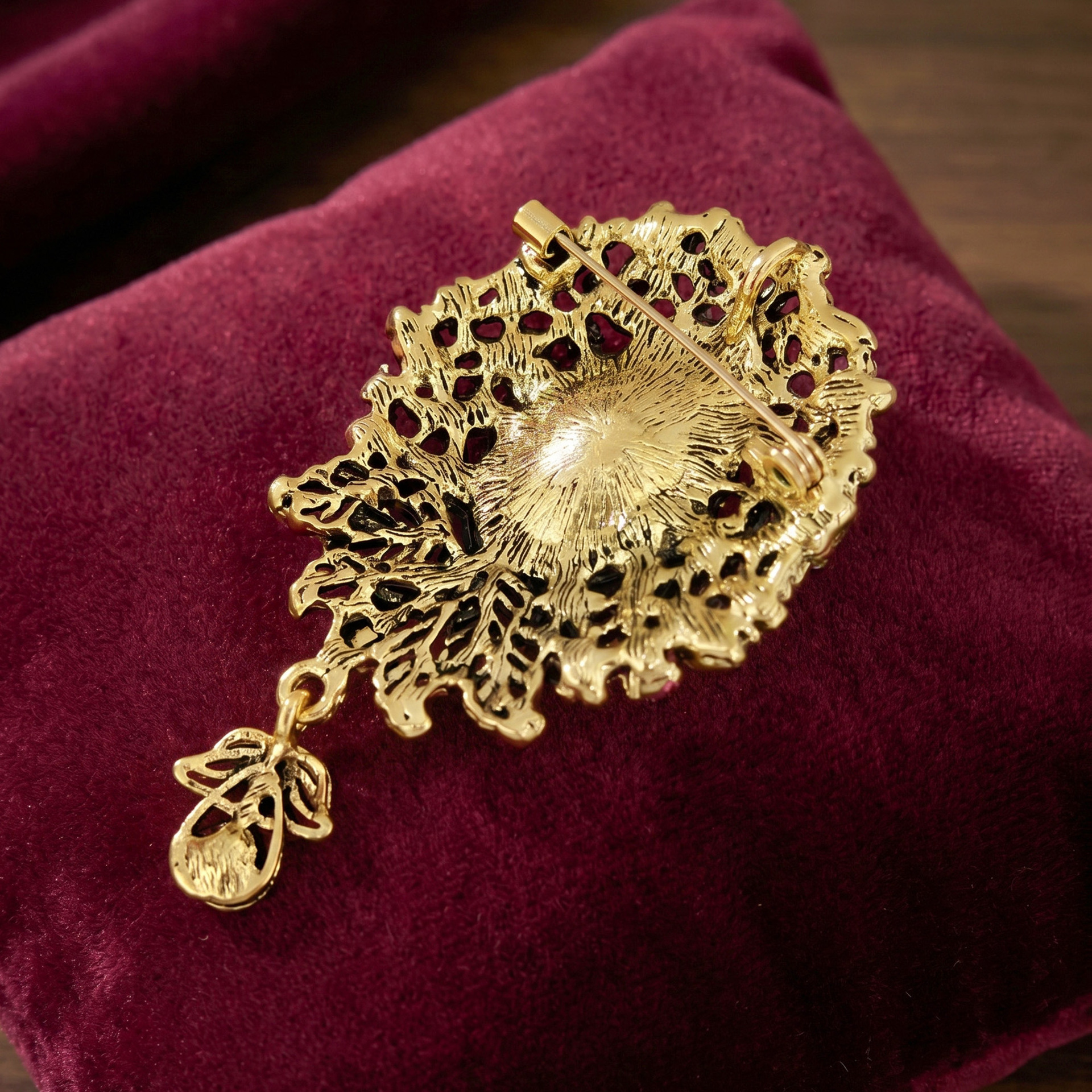 Broche vintage para mujer elegante pin con perla y cristal_voghion.com