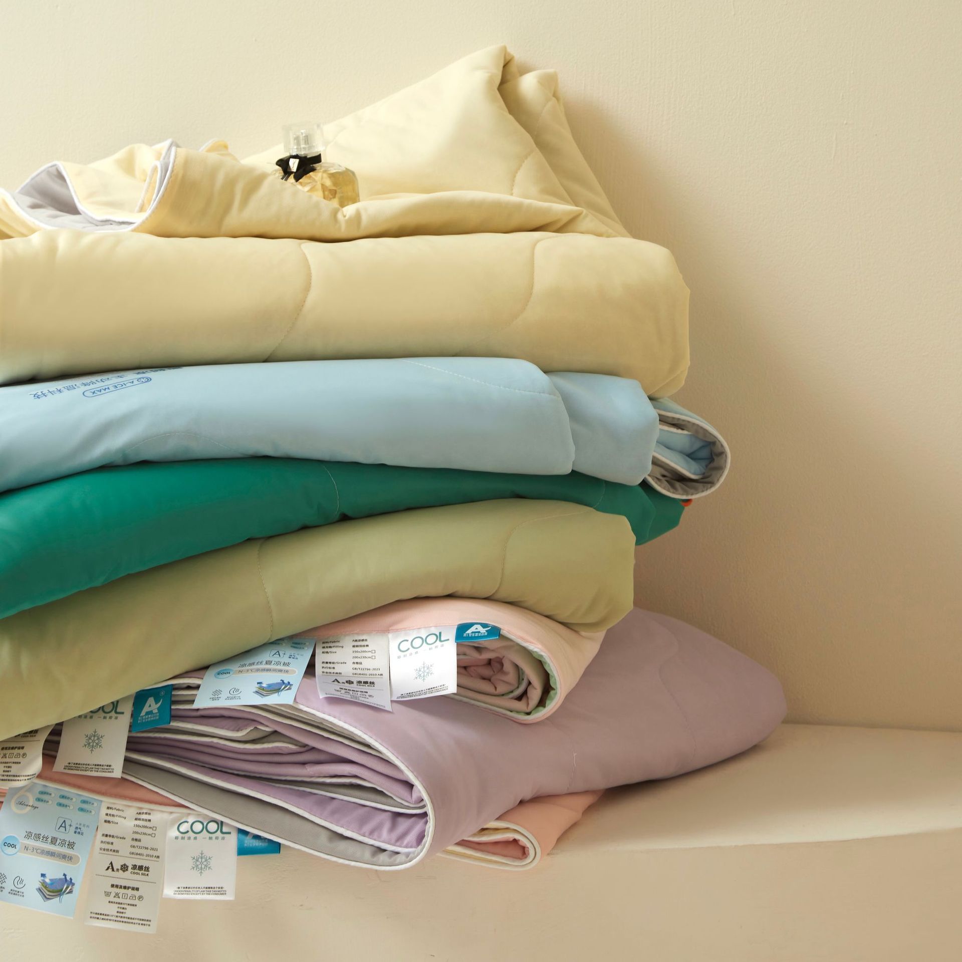 A Class Mother and Baby Cool Silk Summer Cool Quilt Pure Color Double Stitching Spandex Ice Feeling Air Conditioner Quilt Summer Washable Thin Quilt 