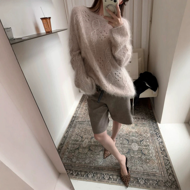 Old money style, fashionable, chic, niche, casual, high-end, unique long-sleeved sweater top and high-waisted, slimming shorts set, trendy