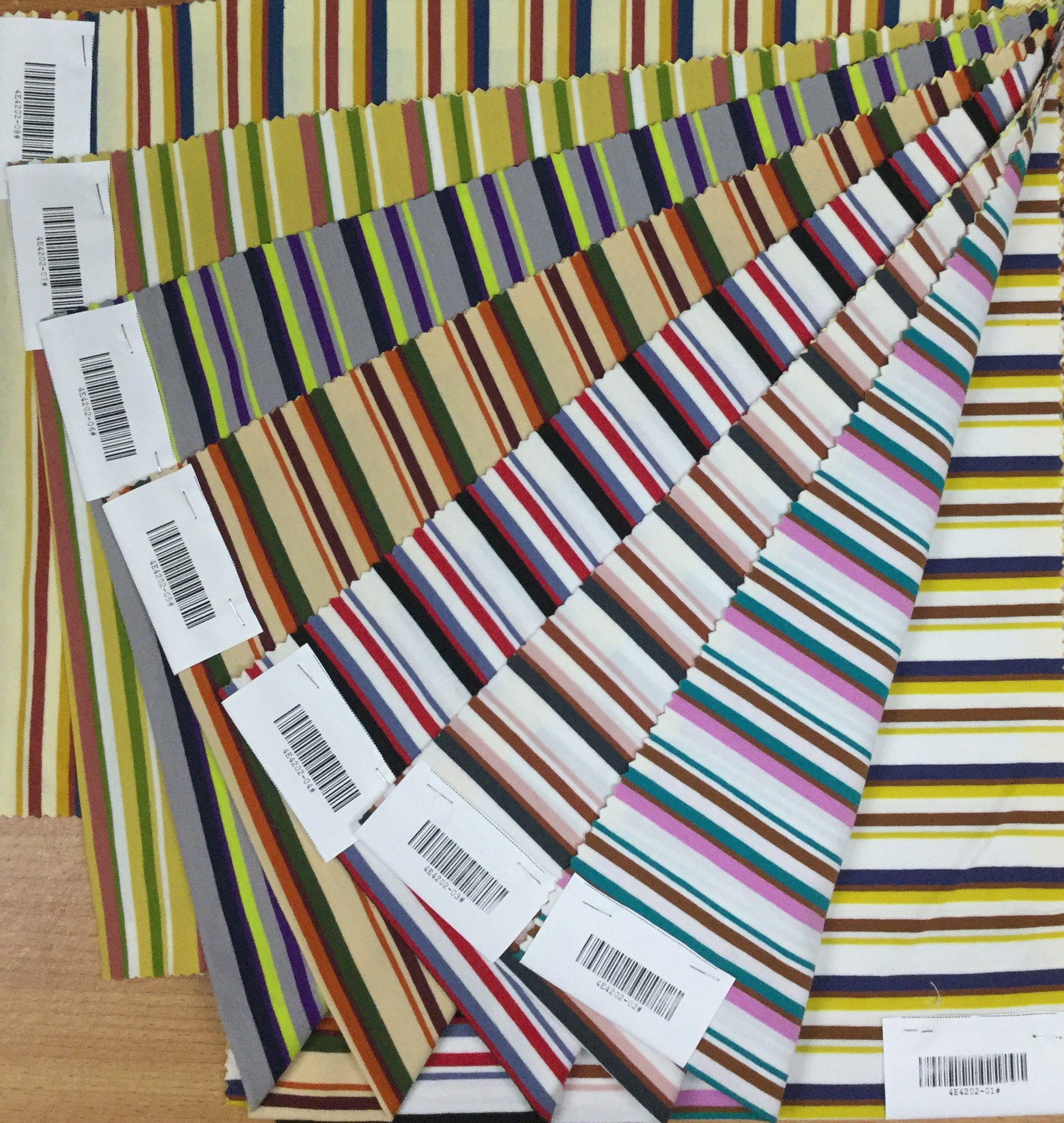 40支棉+20D棉排间拉架平纹布 色织条子布 条纹布条纹针织布