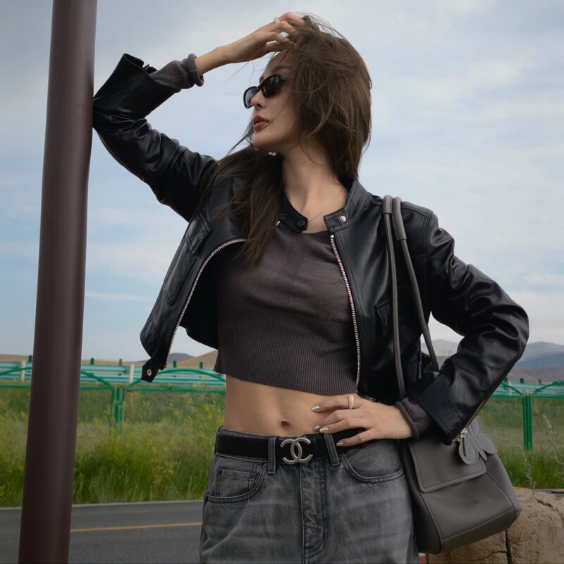 Autumn New Small Stand Collar Oil-Waxed Sheepskin Leather Jacket for Women, Short High-Waisted American Style Motorcycle Genuine Leather Jacket
