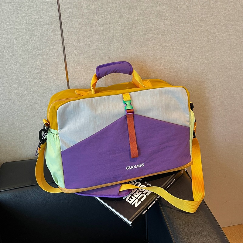 Manufacturer Wholesale, Physical Stores Carry These Lightweight, Large-Capacity Travel Bags in Contrasting Dopamine Colors, Exclusively for Business Trips