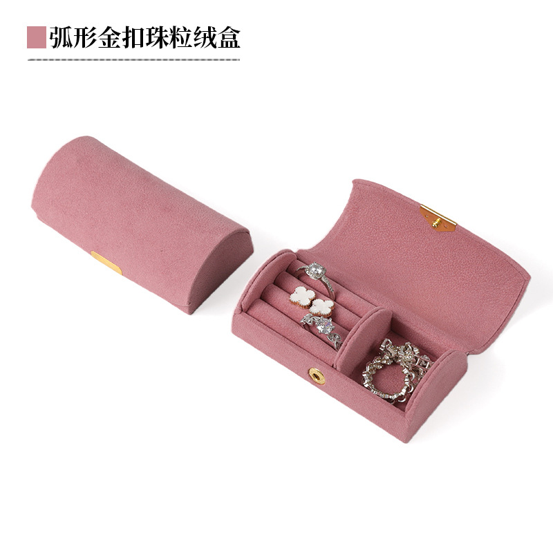 Ventas transfronterizas calientes explosivas portátiles arco delicado perlas vello buckle de oro anillo pendiente collar pequeña caja de almacenamiento de joyas
