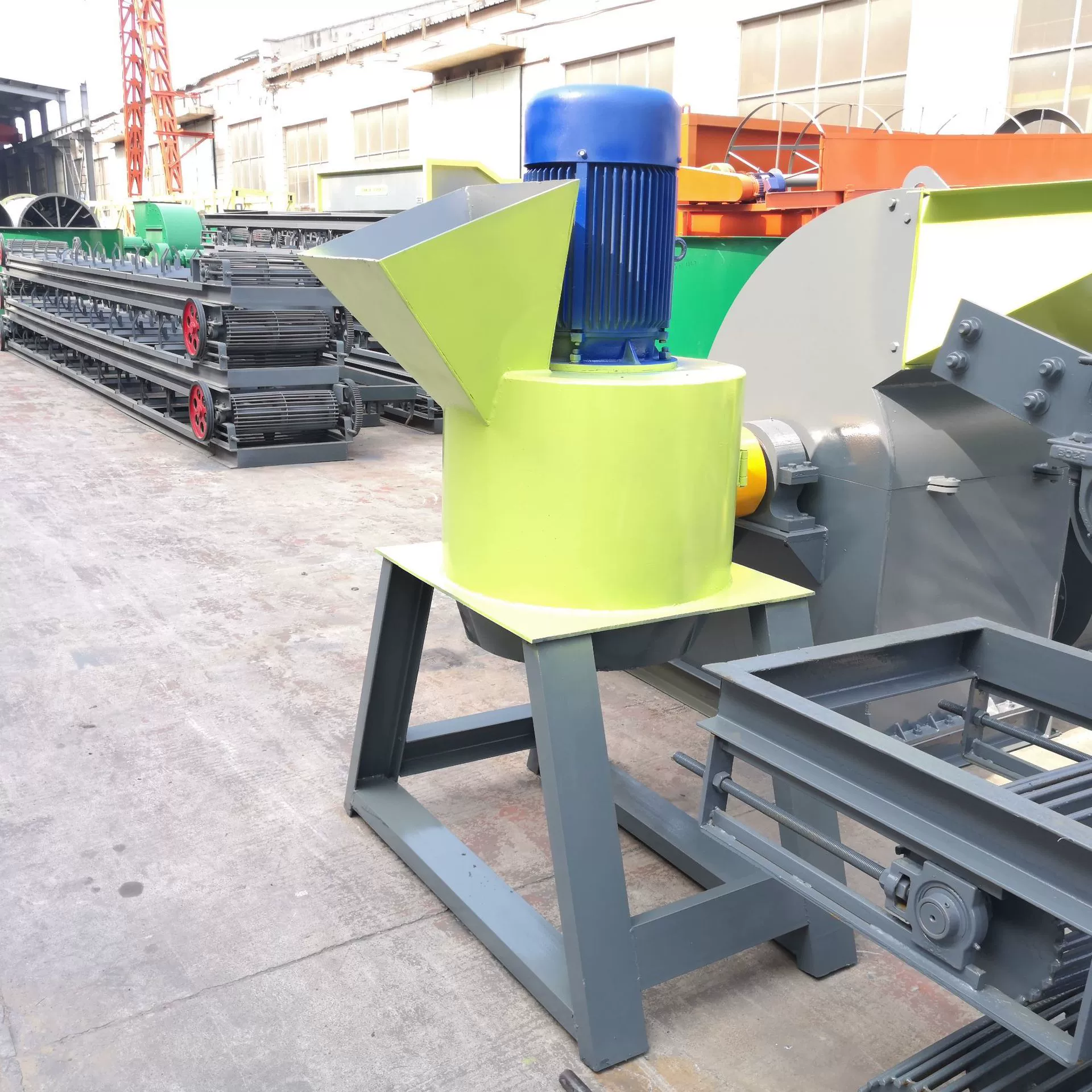 Цепная дробилка для измельчения удобрений может быть использована для измельчения материалов при производстве сложных органических удобрений