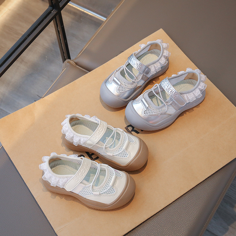 Sandalias de ballet para niñas 2025 verano nuevos zapatos de red individuales deportivos casuales para niños zapatos de princesa de suela blanda