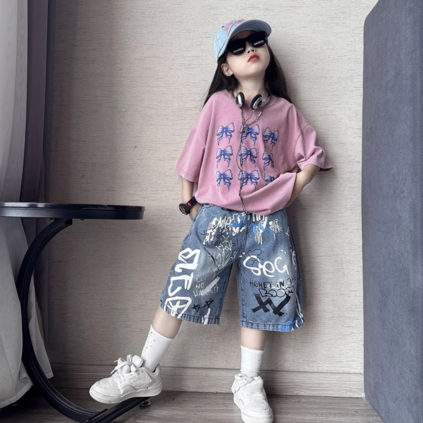 Sweet and Cool Girls Bow Short-Sleeved T-Shirt Summer 2025 New Painted Personalized Graffiti Denim Mid-Pants Two-Piece Set 9