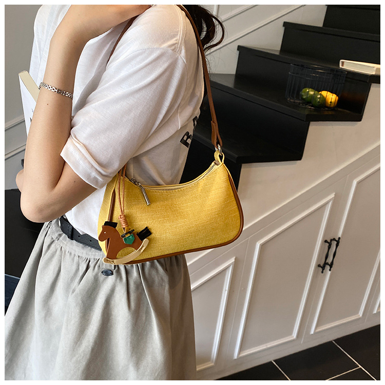 A niche design and fashionable underarm bag for summer 2025, a versatile and high-quality crossbody bag for women's daily commuting undefined